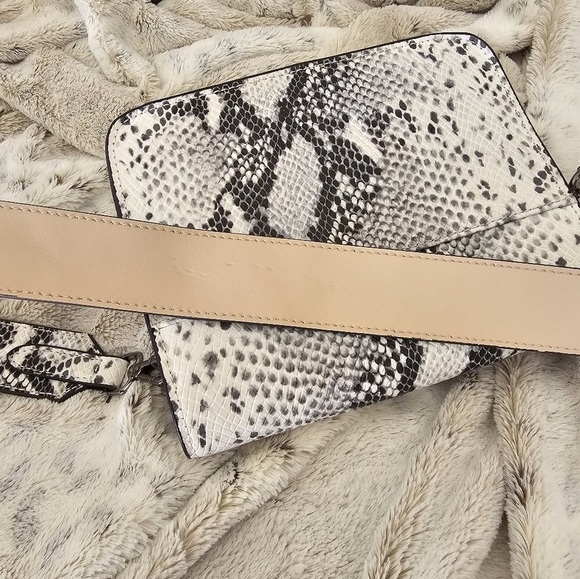 KC Zagger, Snakeprint Crossbody - Picture 6 of 8